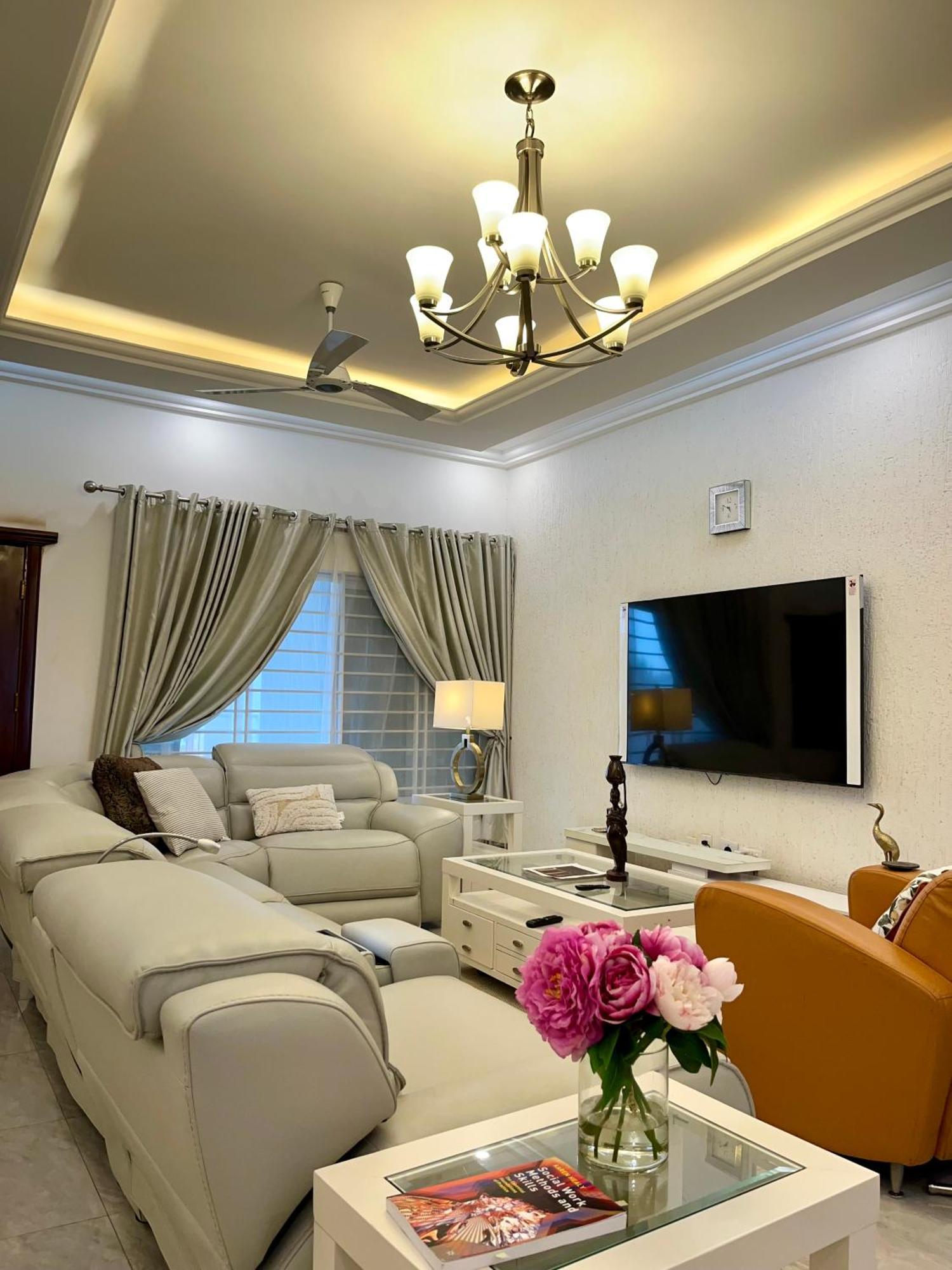 Seyramz Palace - Free Airport Pick Up - High Speed Starlink Wifi - Car Rental تامالي المظهر الخارجي الصورة